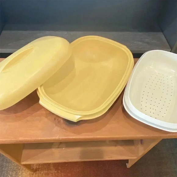 Vintage Tupperware Harvest Gold 3-Piece Microwave Steamer Set - Picture 4 of 4